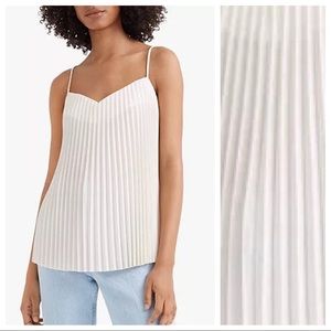 NWT. Club Monaco White Pleat Front Cami. Size L.